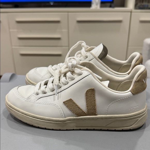 Veja Shoes - VEJA V-12 Leather Sneakers in White/Dune - Women’s Size 7